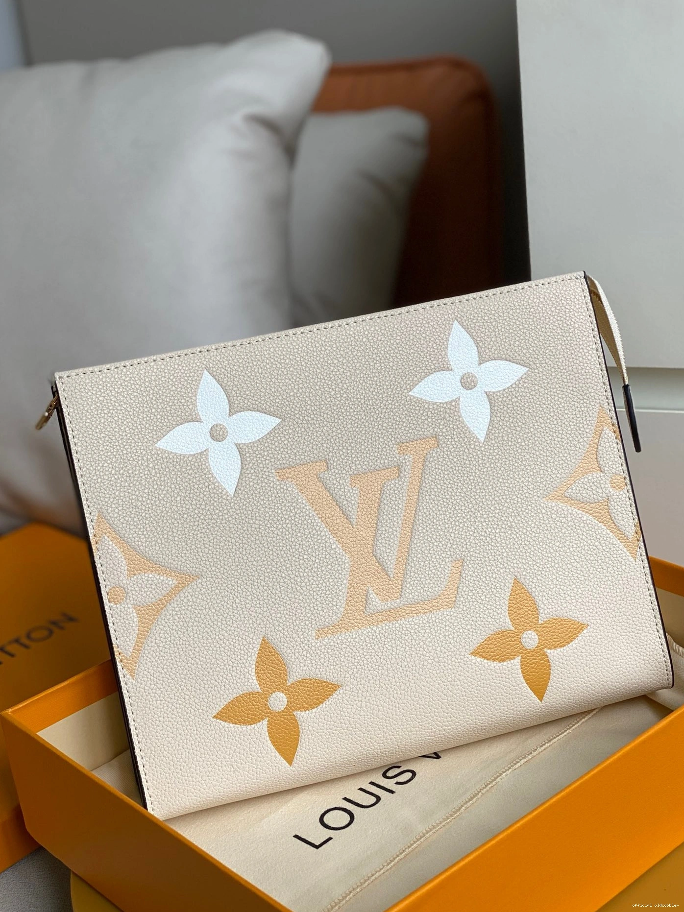Official oldcobbler TOILETRY POUCH VUITTON LOUIS 26 0807